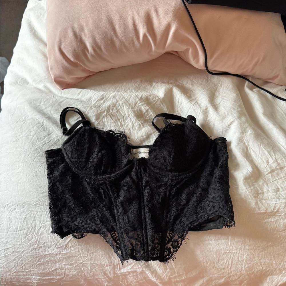 Hazel Boutique Black lace top size L